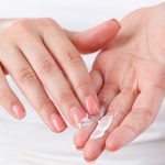 درمان‌های خانگی برای رفع خشکی پوست دست
