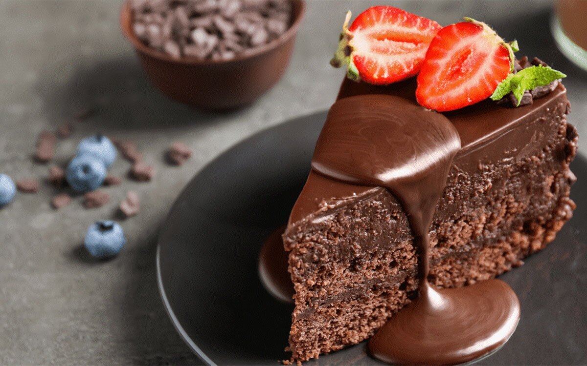 تزیین کیک شکلاتی با ۶ روش زیبا به سبک قنادی